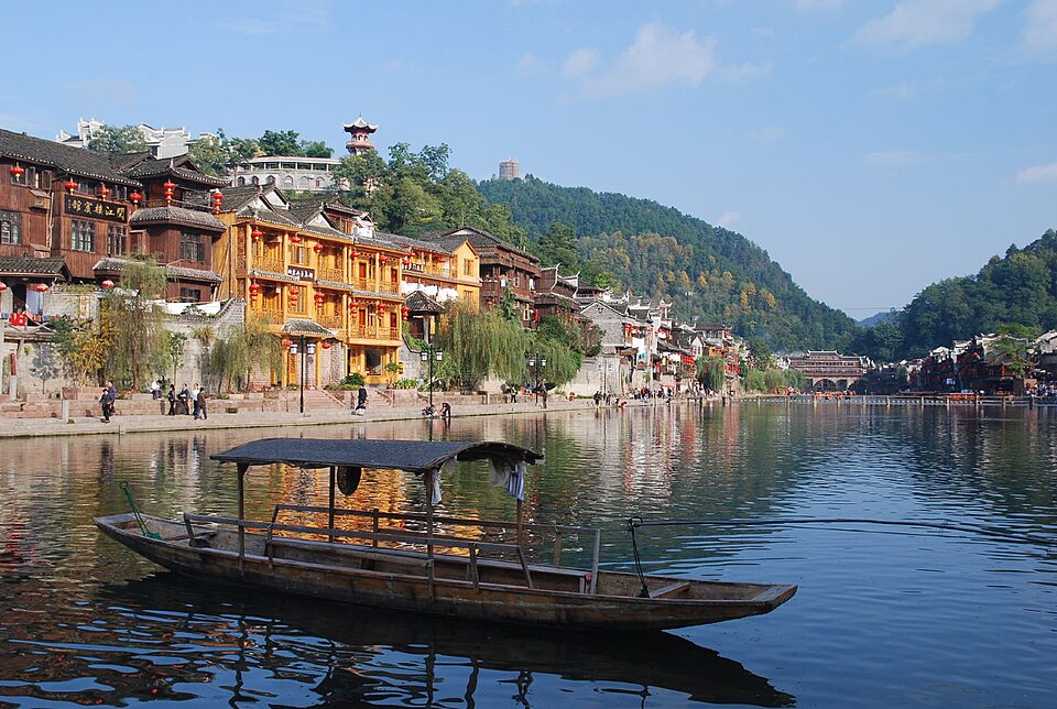 Xi'an Day Trips: Hua Qing Palace Hot Springs and Mount Hua Overnight Hike