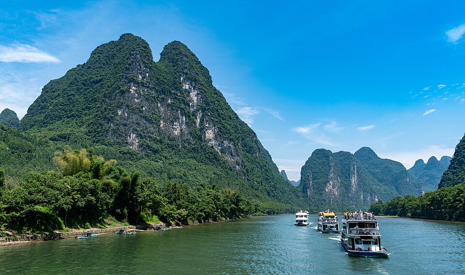 Li River Cruise Guide 2026: Booking, What to See & Yangshuo Arrival Experience