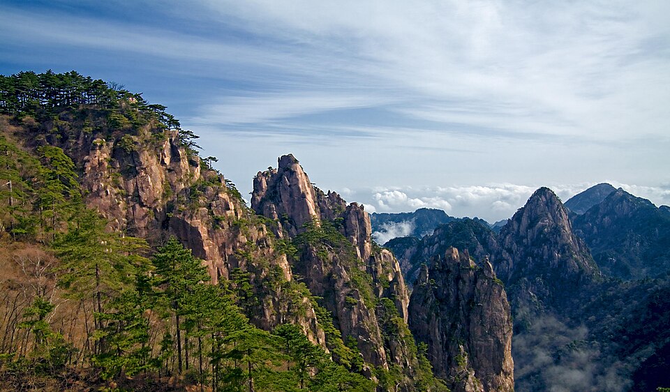 Huangshan North Sea Scenic Area: Cloud Sea, Pine Trees & the Best Mountain Views