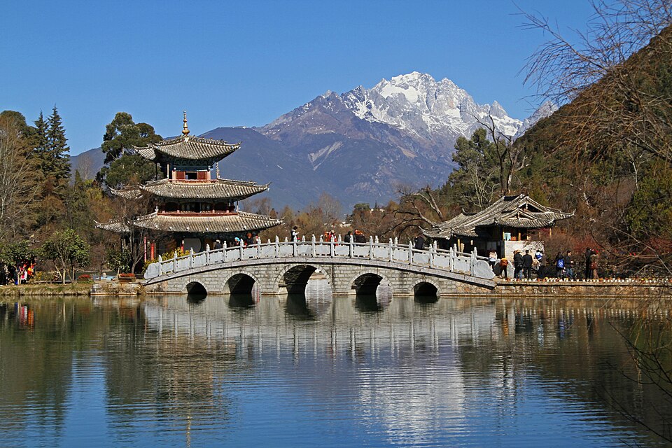 Lijiang Naxi Culture Guide: Ancient Town, Dongba Script & Local Life
