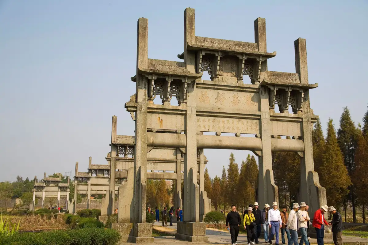 Huizhou Shexian & Yixian: Whitewash Walls, Horse-Head Gables and Rapeseed Fields