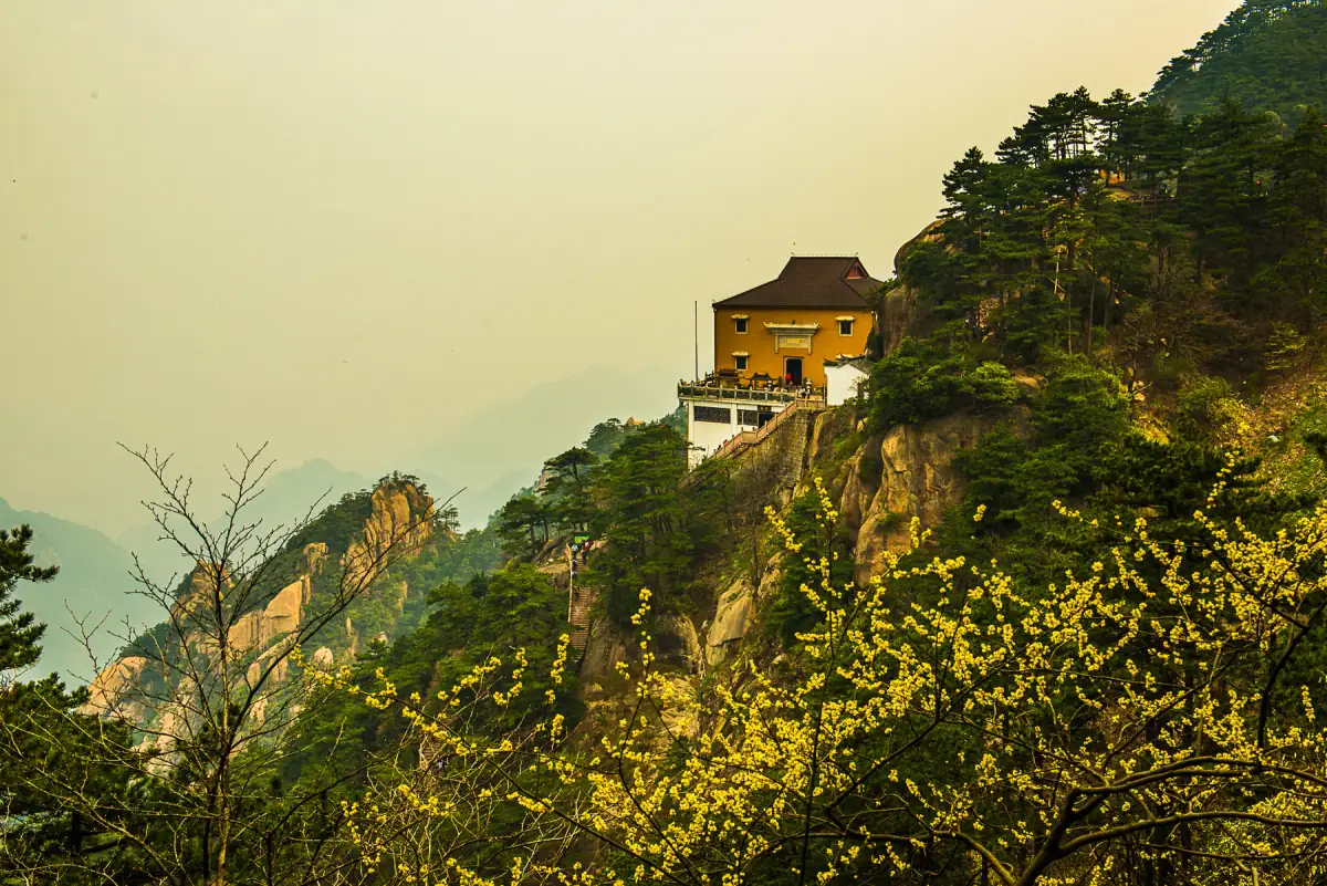 Jiuhua Mountain Anhui Guide 2026: Sacred Buddhist Peak, Monastery Stays & Pilgrimage Trails