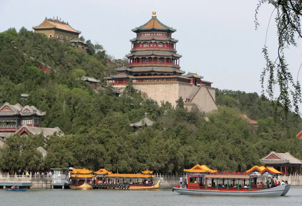 Yiyuan Lake Scenery, Beijing, Kunming