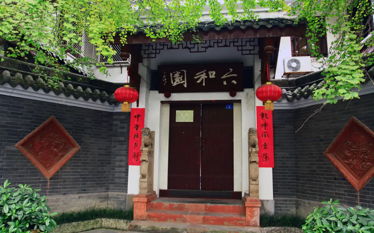 Chengdu Food Beyond Hotpot 2026: Mapo Tofu, Dan Dan Mian & Sichuan Street Snacks