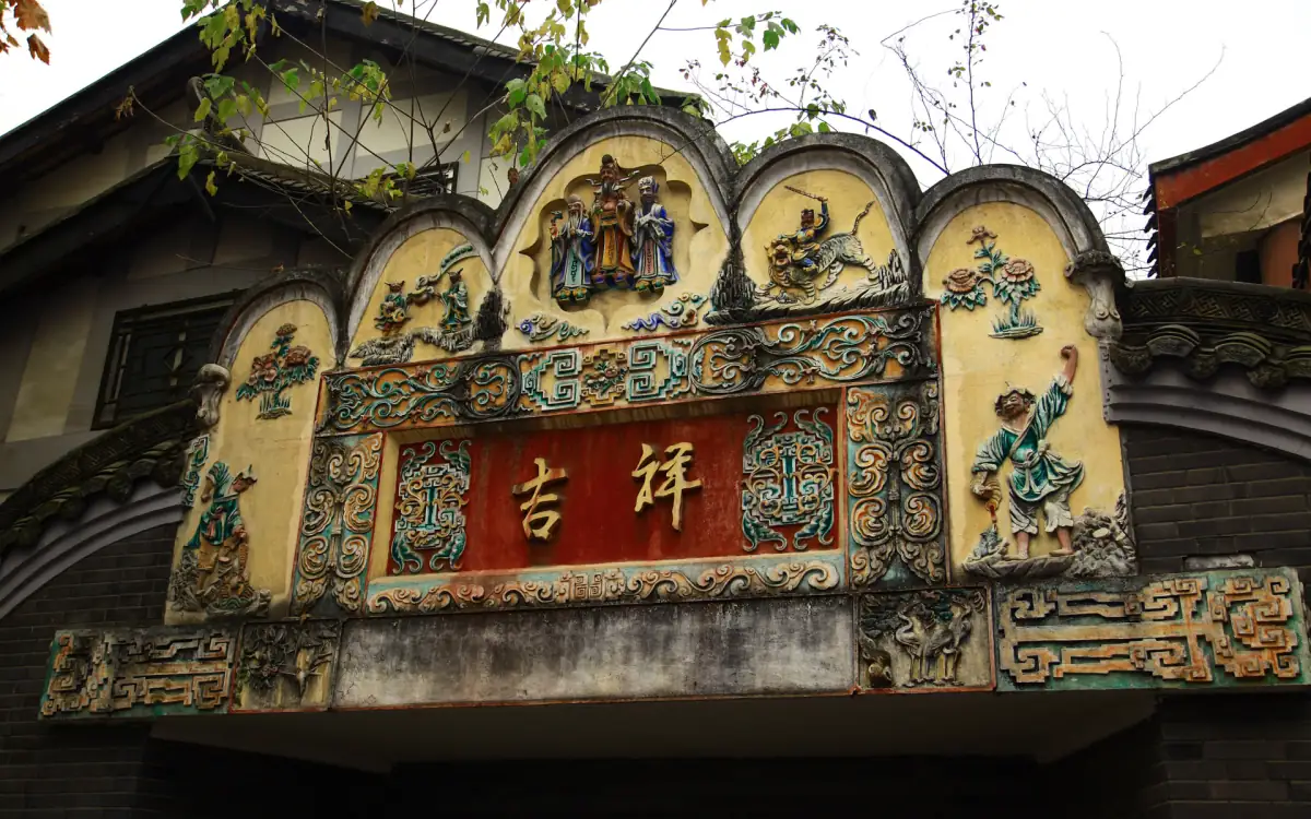 Chengdu Food Guide 2025: Hotpot, Mapo Tofu, Street Snacks & Where to Eat Like a Sichuan Local