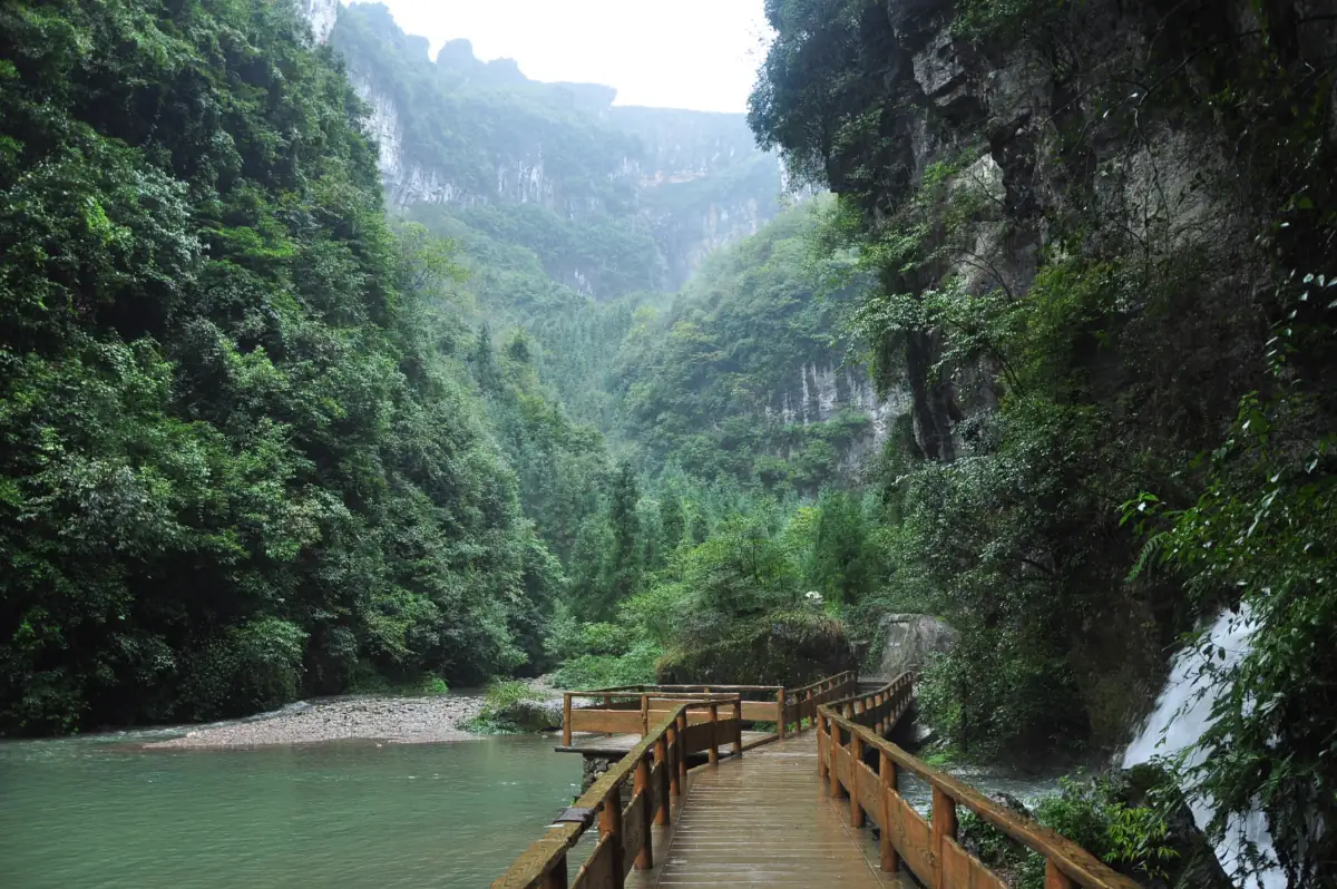 Wulong & Fengdu Chongqing Guide 2026: Ghost City, Karst Bridges & Scenic Gorges