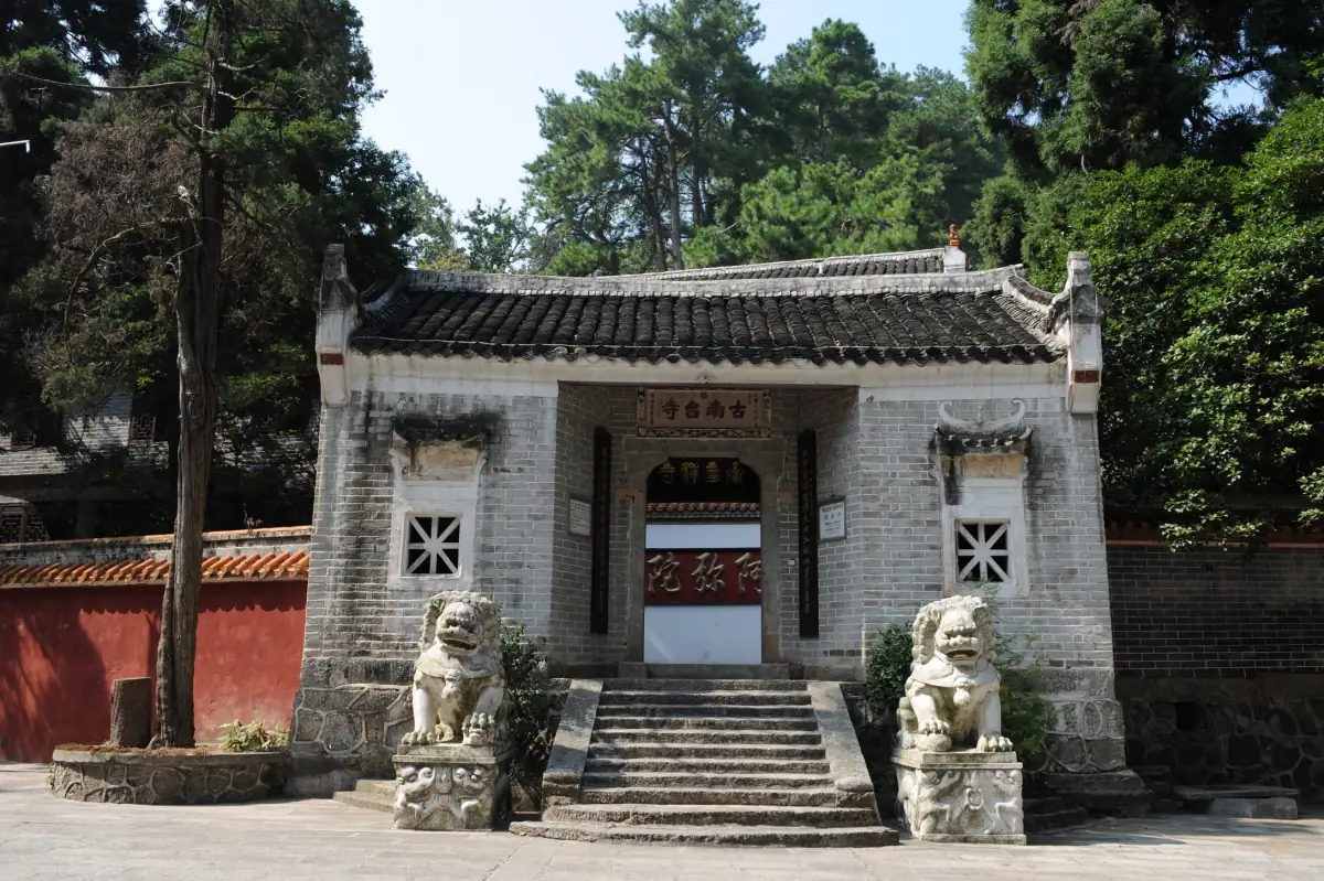 Dongting Lake and Yueyang Tower Guide: China's Second Largest Freshwater Lake