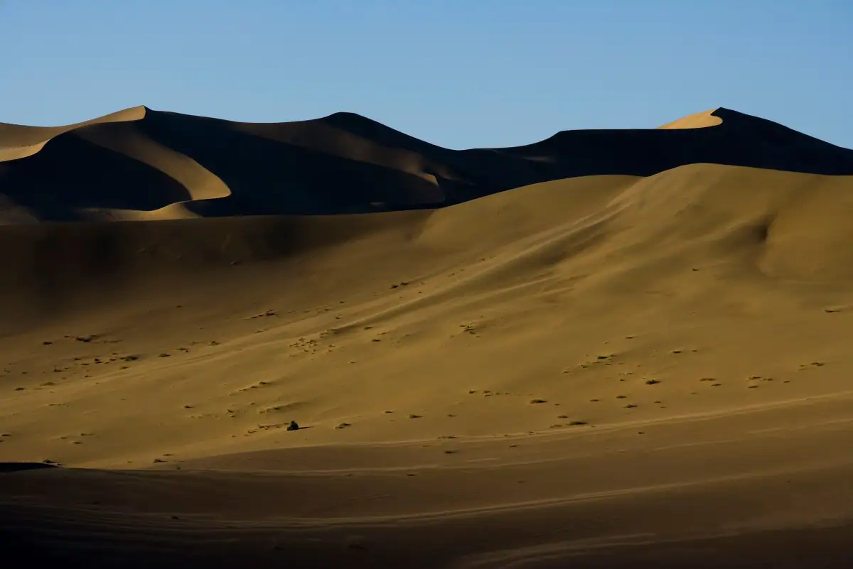 Where to Stay in Dunhuang 2026: Desert Views, Sand Dune Resorts & Budget Options