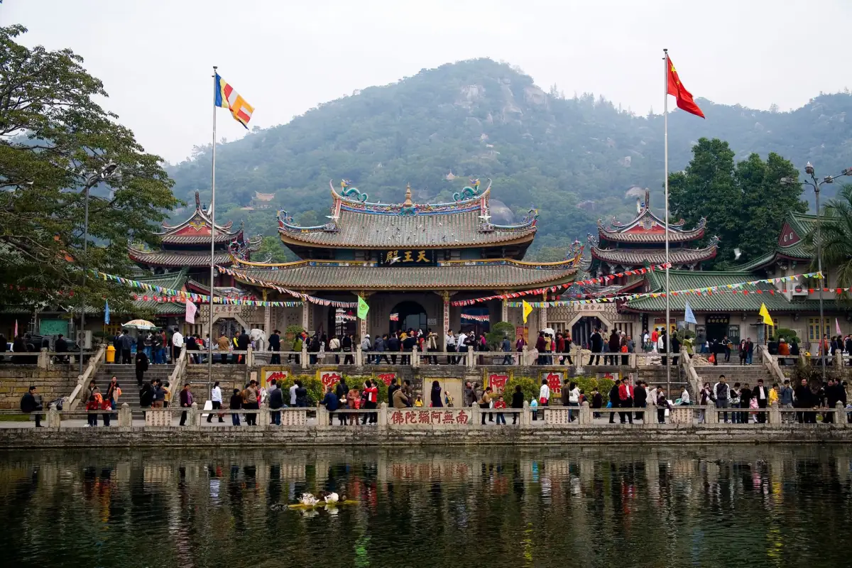 Fuzhou Fujian Complete Guide 2026: Three Lanes and Seven Alleys, Hot Springs & Temple Culture