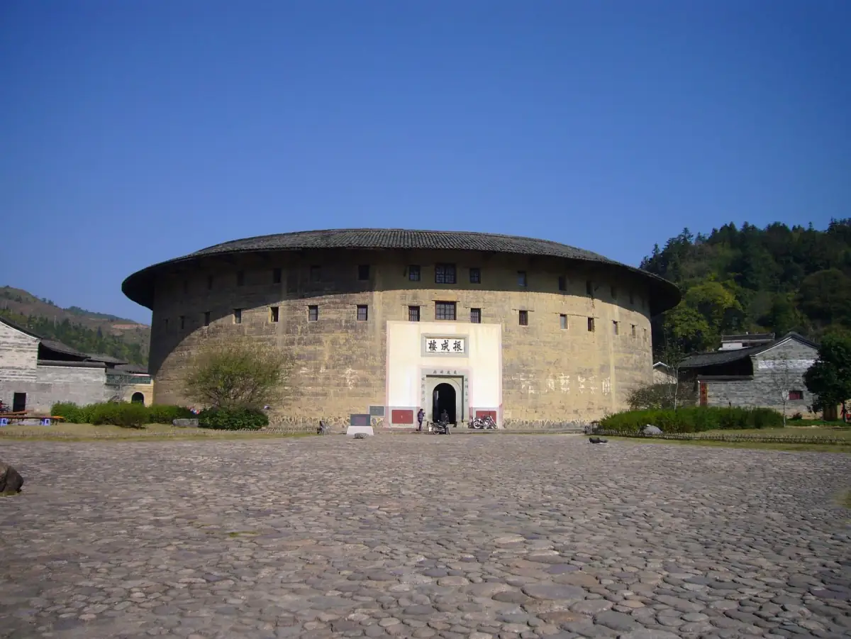 Fujian Tulou: The Complete Guide to Hakka Earth Buildings, Best Clusters and Overnight Stays