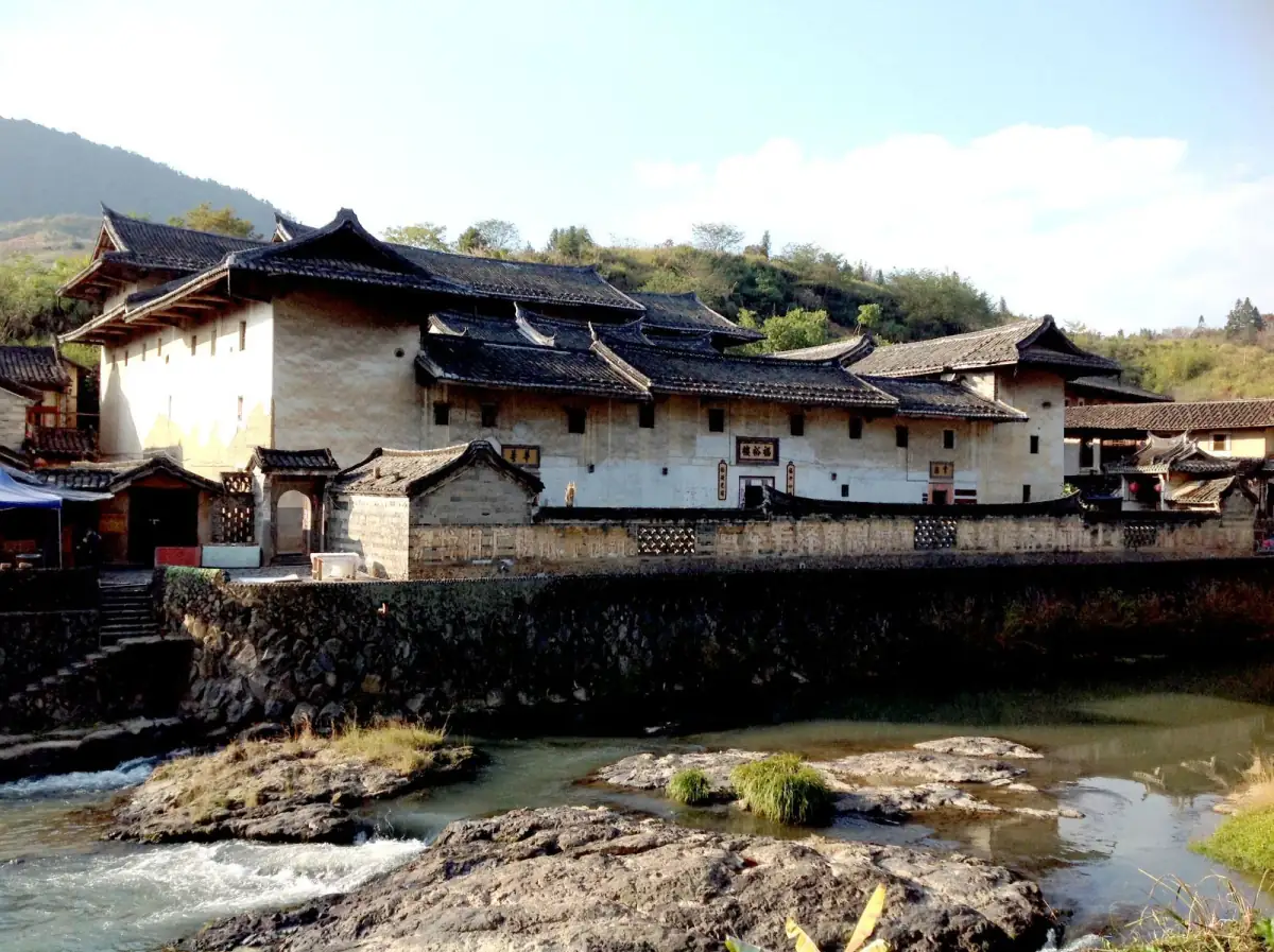 Fujian Complete Guide 2025: Xiamen Gulangyu, Hakka Tulou & Wuyi Mountain Tea