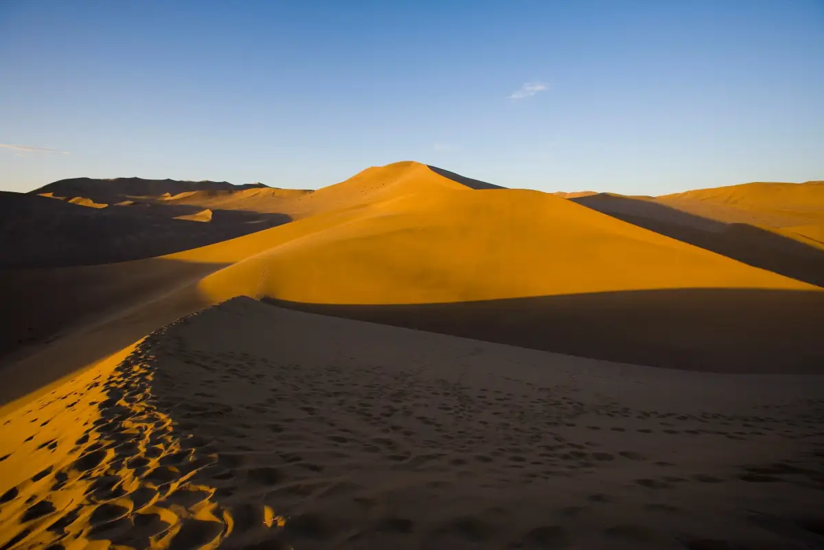 Dunhuang Crescent Lake & Singing Sand Dunes Guide 2026: Complete Desert Experience