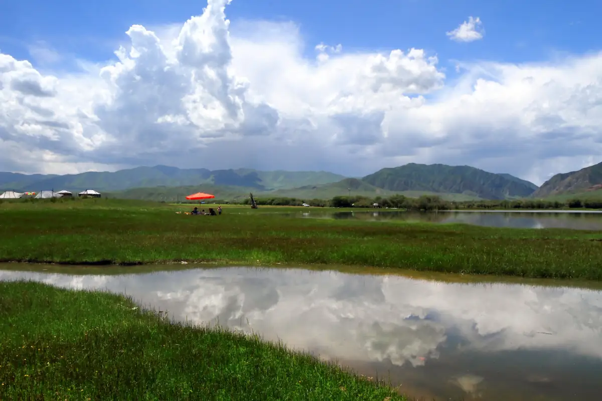 Xiahe Labrang Monastery Gansu Guide 2026: Giant Tibetan Buddhist Monastery & Grassland Town