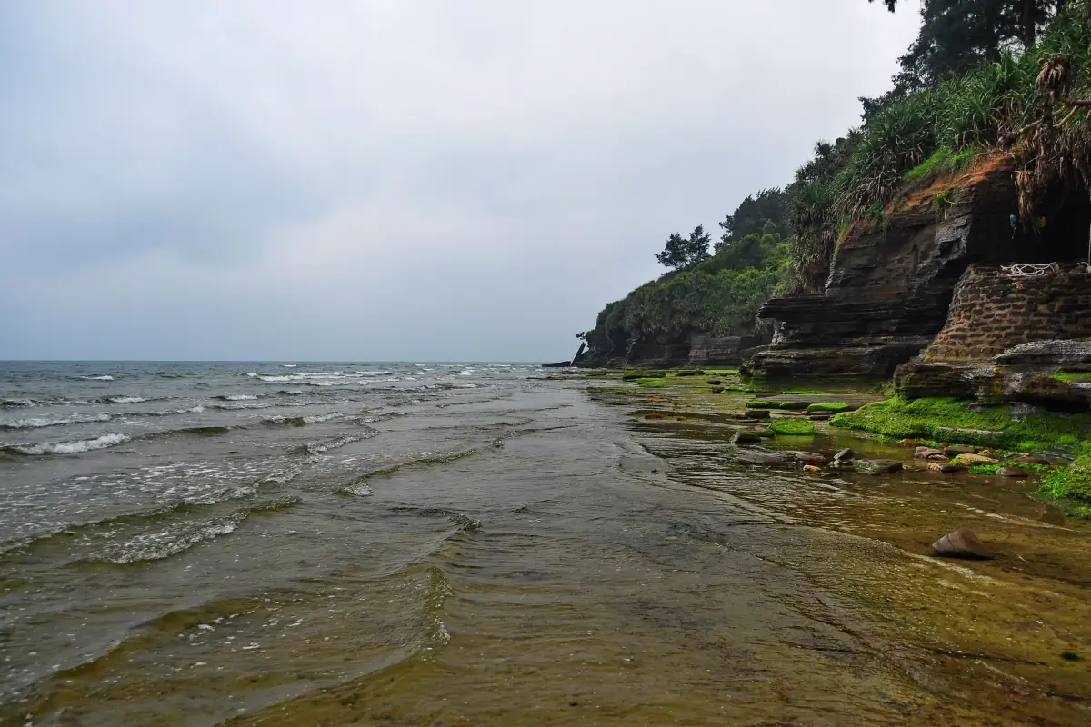 Guangxi Beibu Gulf: Weizhou Island, Beihai Silver Beach & Vietnam Border