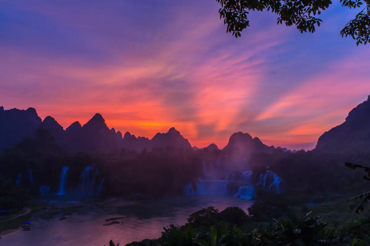 Detian Transnational Waterfall Guide: China-Vietnam Border's Hidden Wonder