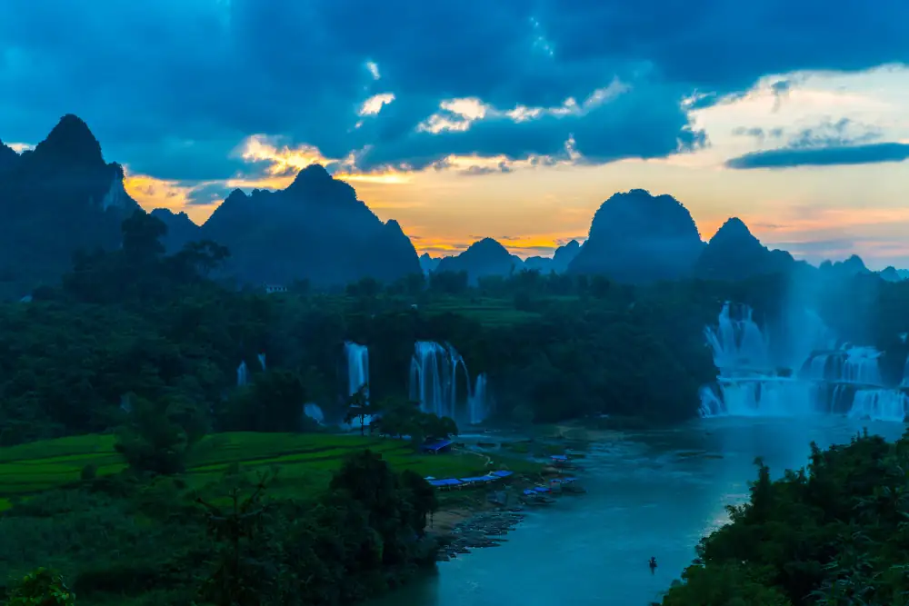 Detianda Waterfall Scenery, Guangxi