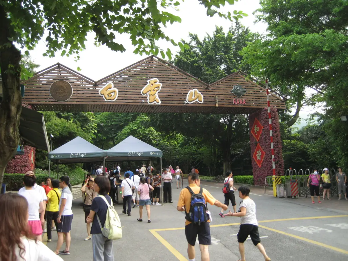 Baiyun Mountain Guangzhou Guide 2026: Cable Car, Hiking & City Views