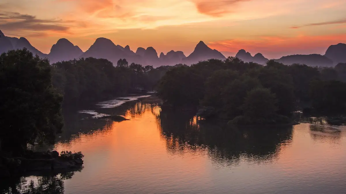 Guilin Complete Travel Guide 2026: Li River, Karst Peaks & Beyond the Postcard Views