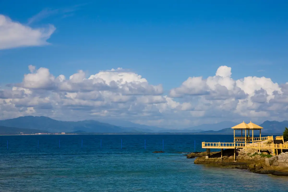 Hainan Island Complete Guide 2025: Sanya Beaches, Rainforest & Free Trade Zone