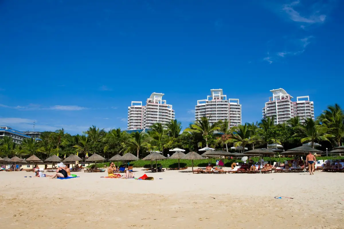 Hainan Interior: Wuzhishan, Li Minority Villages & Tropical Rainforest Guide
