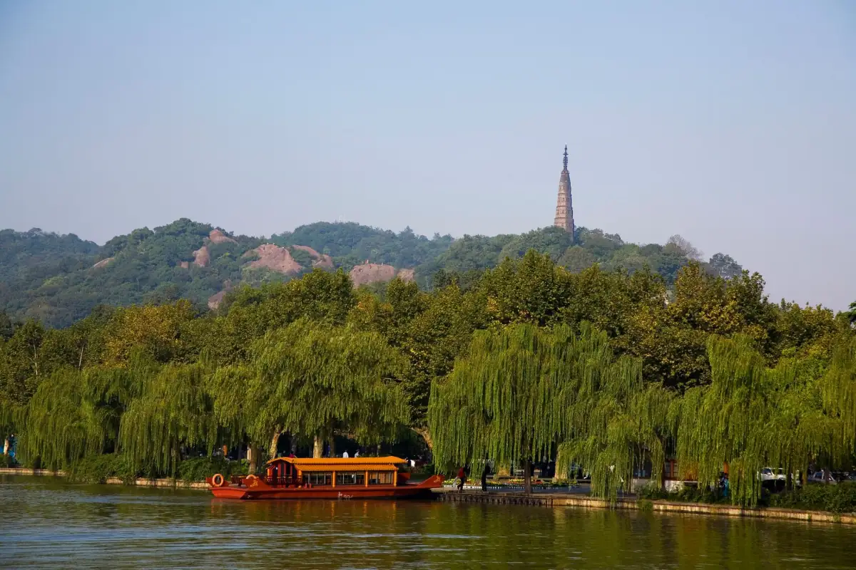 Hangzhou Day Trip from Shanghai 2026: West Lake, Longjing Tea & What to See in One Day