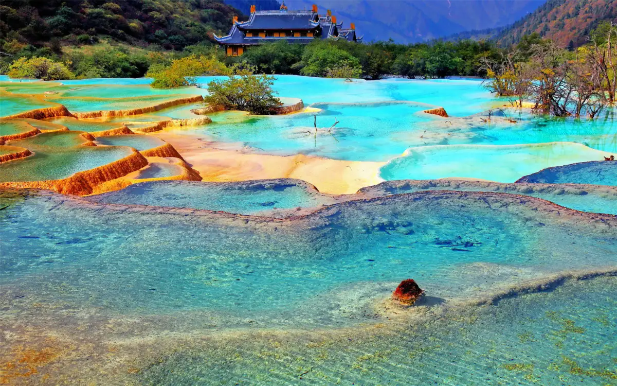 Huanglong UNESCO Scenic Area Guide: Coloured Pools, Altitude & Combining with Jiuzhaigou