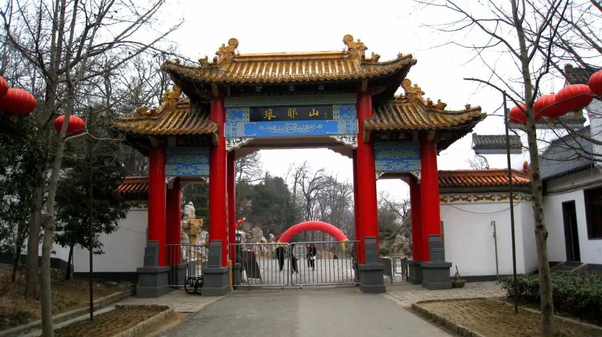 Huangshan North Sea Scenic Area: Cloud Sea, Pine Trees & the Best Mountain Views