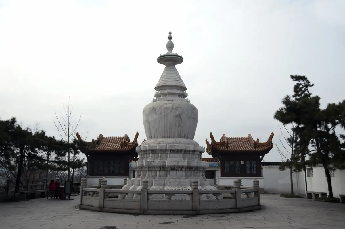Enshi Grand Canyon Hubei Guide 2026: Tujia Culture, Stone Forest & Sword Peak Forest