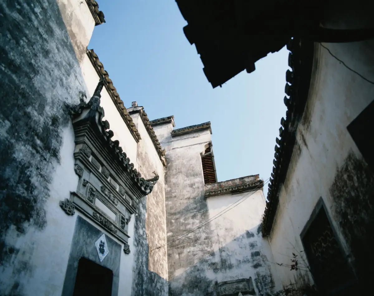 Huizhou Ancient Villages: Hongcun, Xidi & the White Wall Black Tile Landscape