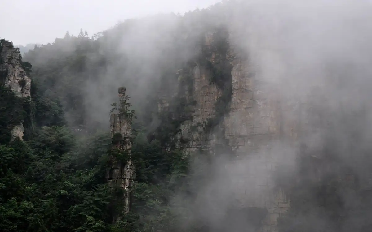 Dongting Lake Hunan Guide 2026: Yueyang Tower, Migratory Birds & Water Landscapes