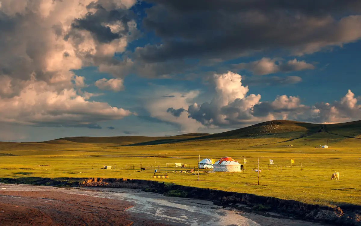 Hulunbuir Grassland Inner Mongolia: The World's Most Beautiful Grassland in Summer