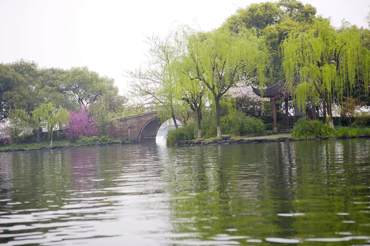 Jiangnan Water Towns Complete Guide: Wuzhen, Xitang, Tongli, Zhouzhuang and Nanxun