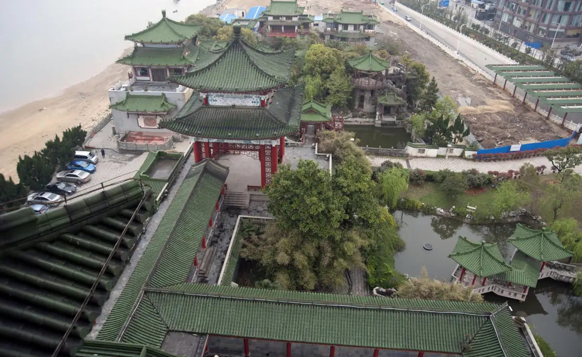 Nanchang Tengwang Pavilion Guide 2026: Tang Dynasty Architecture & Gan River Night Views