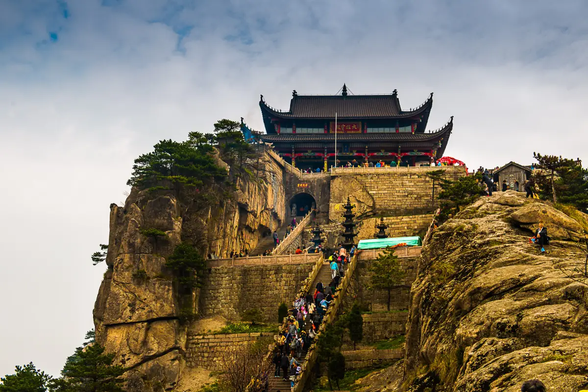 Jiuhuashan Guide 2026: Anhui's Sacred Buddhist Mountain