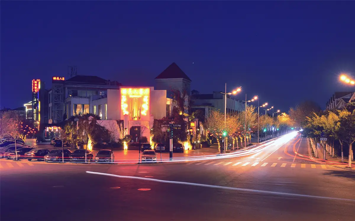 Kunming Dianchi Lake Guide 2026: Birdwatching, Cycling & Lakeside Villages