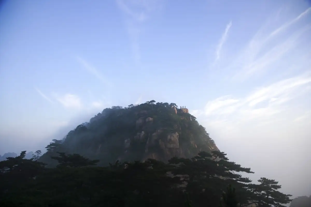 Mount Huangshan (Yellow Mountain) Travel Guide: Sea of Clouds, Sunrise & Hiking