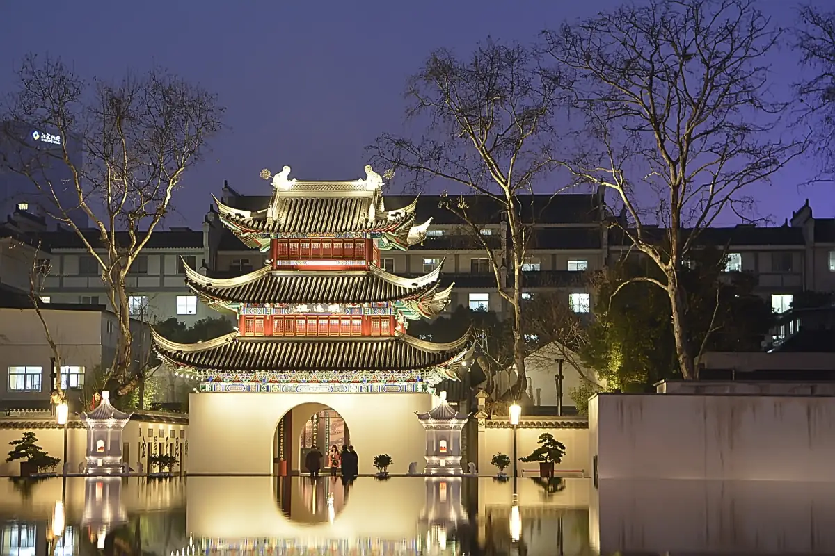 Nanjing Fuzi Temple & Qinhuai River: Night Cruise, Street Food & History