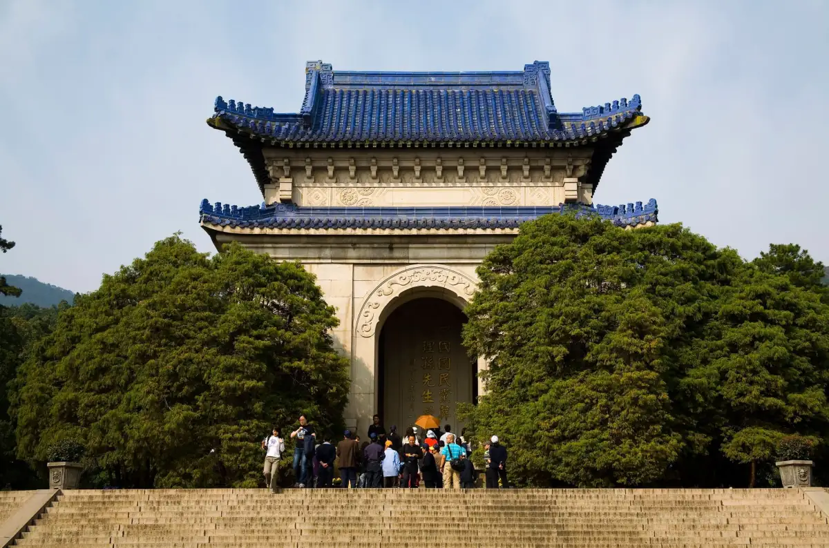 Sun Yat-sen Mausoleum Nanjing Guide 2026: Purple Mountain & Republican History