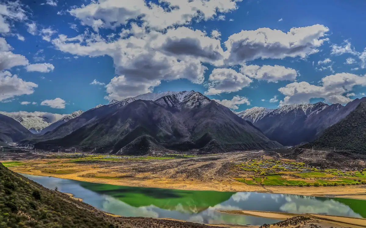 Nyingchi Travel Guide: Peach Blossom Valleys of Eastern Tibet