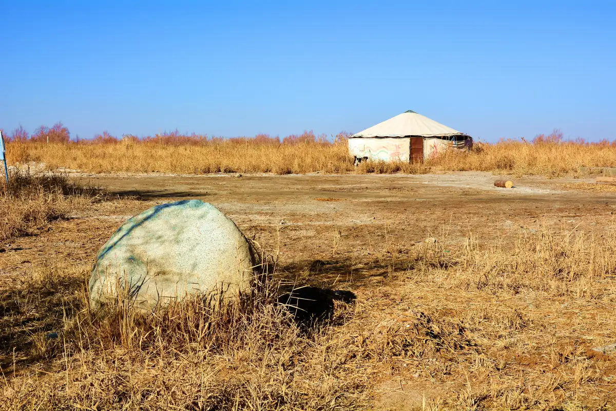 Qinghai Travel Guide 2025: Qinghai Lake, Qilian Mountains & the Gateway to Tibet