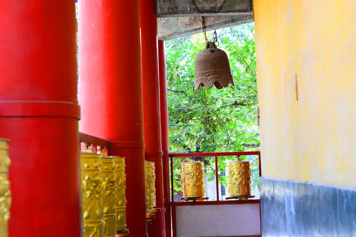 Shaanxi Beyond Xi'an: Huashan Cliff Paths, Hanzhong Rapeseed & Han Dynasty Ruins