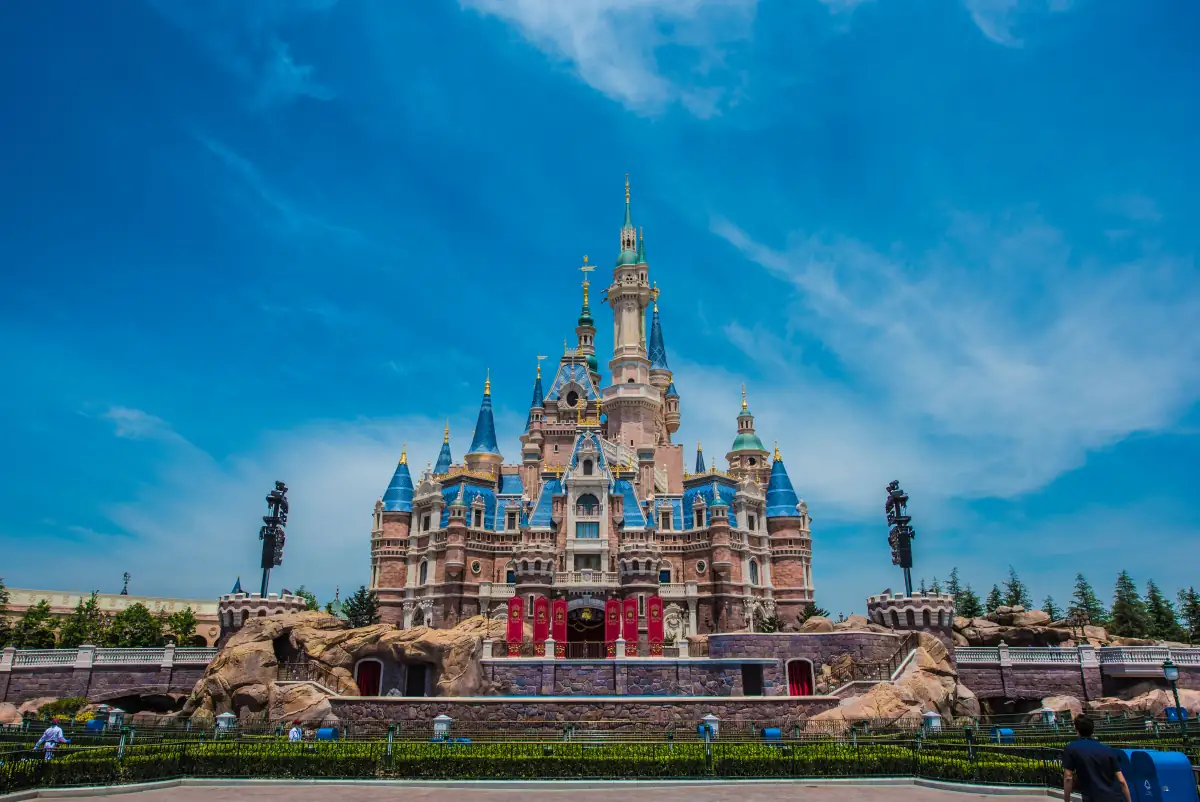 Shanghai Jing'an District Guide: Temples, Malls & Hidden Cafes