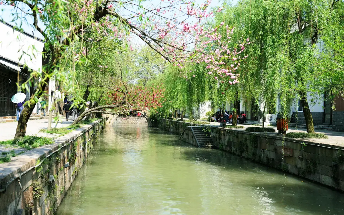 Shaoxing Travel Guide: Canal Lanes, Lu Xun's Old Town and Rice Wine