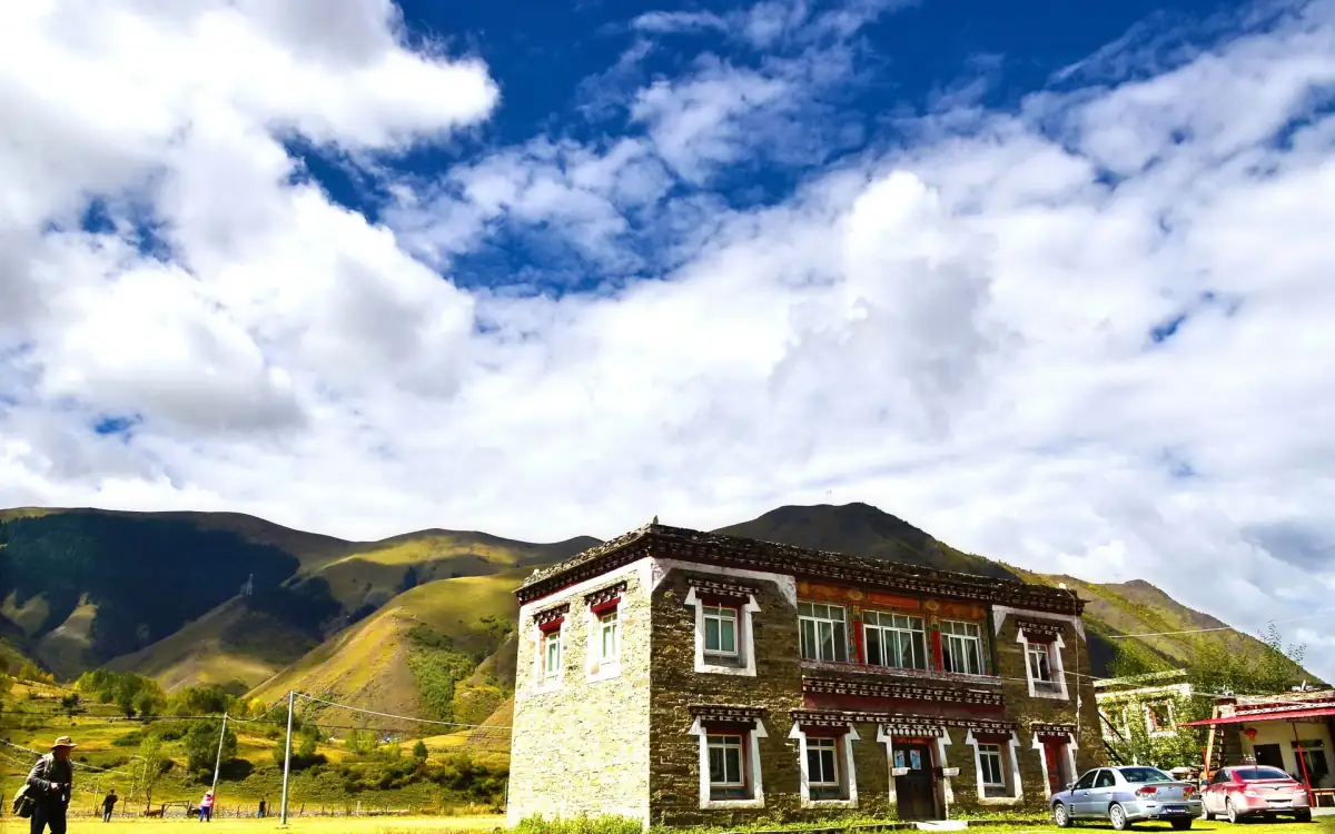 Kangding Love Song Town: Gateway to Tibetan Sichuan