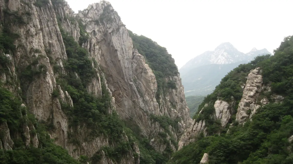 Shaolin Temple and Mount Song Travel Guide: Kung Fu, Buddhism and the Sacred Mountain