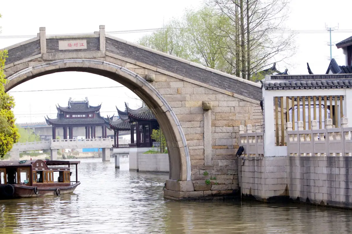 Taihu Lake & Jiangnan Water Towns 2026: Wuxi, Suzhou & the Lake District