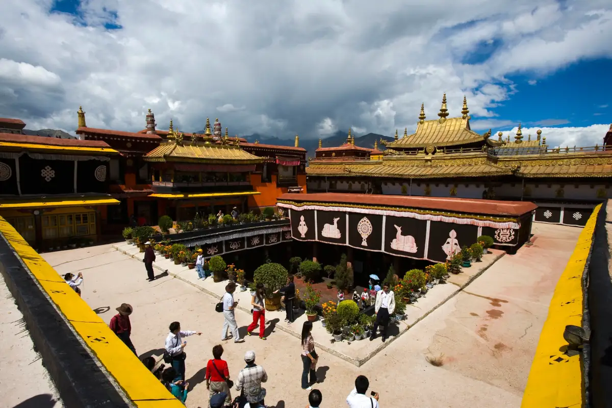 Gyantse Tibet Guide 2026: Pelkor Chode Monastery & the Kumbum Stupa
