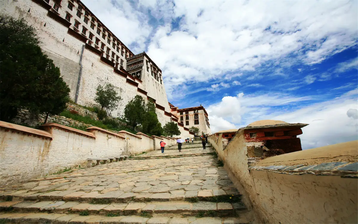 Tibet & Lhasa Travel Guide: Potala Palace, Permits & Altitude Acclimatisation