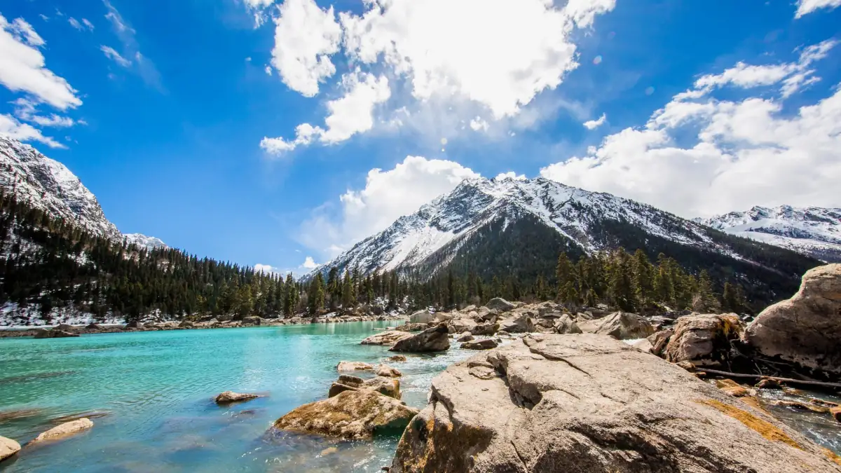 Yamdrok Lake Tibet Guide 2026: The Sacred Turquoise Lake Beyond Lhasa