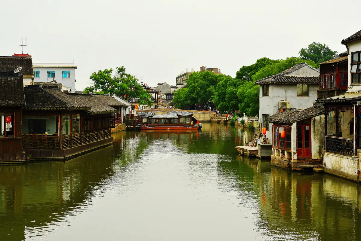 Tongli Water Town Guide 2026: Quieter Alternative to Zhouzhuang Near Suzhou